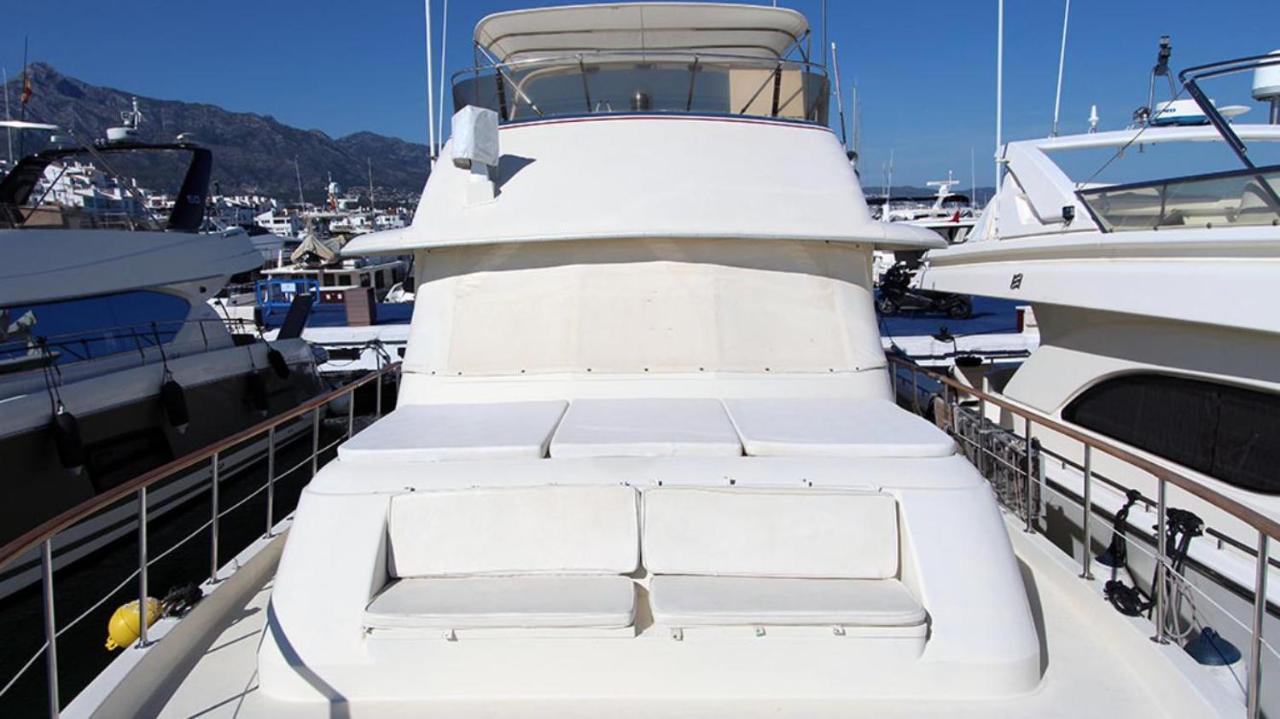 Hotel Yacht Our Alissa Sant Adria de Besos Exterior photo